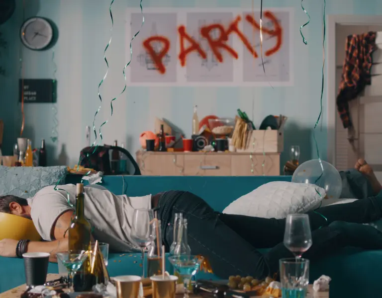 verwüstete Wohnung nach Party