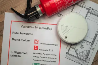 Brandprävention mit Feuerlöscher und Rauchmelder