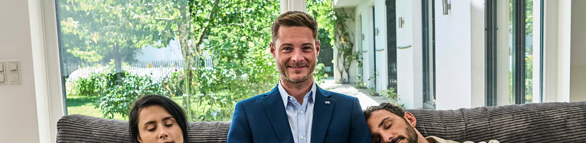 NV Berater Christoph Gutscher am Sofa