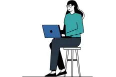 Frau sitzt vor ihrem Laptop