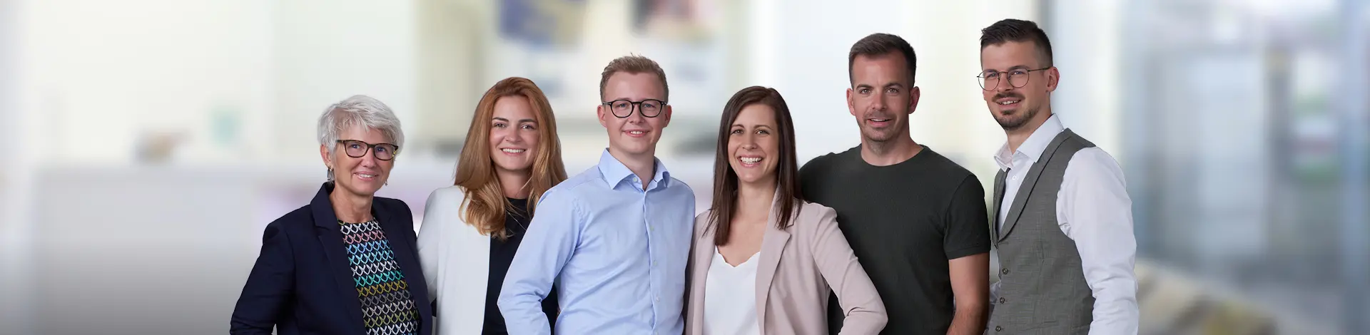 Gruppenbild von NV Mitarbeitern und Mitarbeiterinnen