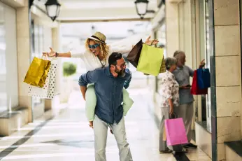 Paar geht Shoppen