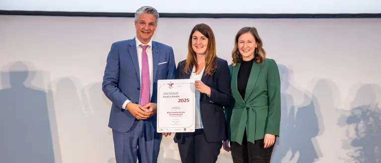 NV-Generaldirektor Stefan Jauk, Birgit Pandion (Bereichsleitung Personalmanagement), Bundesministerin Claudia Plakolm