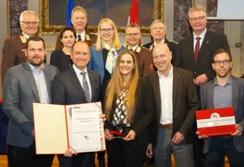 gruppenfoto-auszeichnung-feuerwehrfreundlicher-arbeitgeber